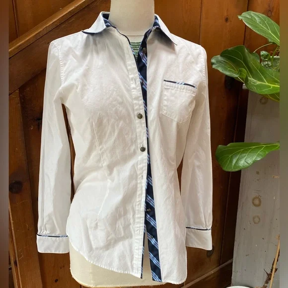 Brooks Brothers Red Fleece Button Up Shirt with Tie Ribbon Accents - Picture 4 of 7